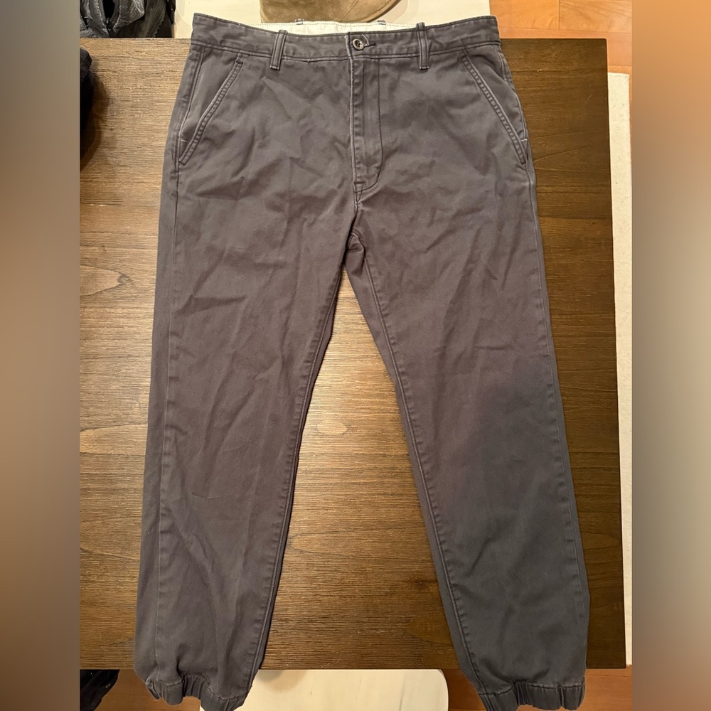 Levi's Men's Charcoal Chino Joggers